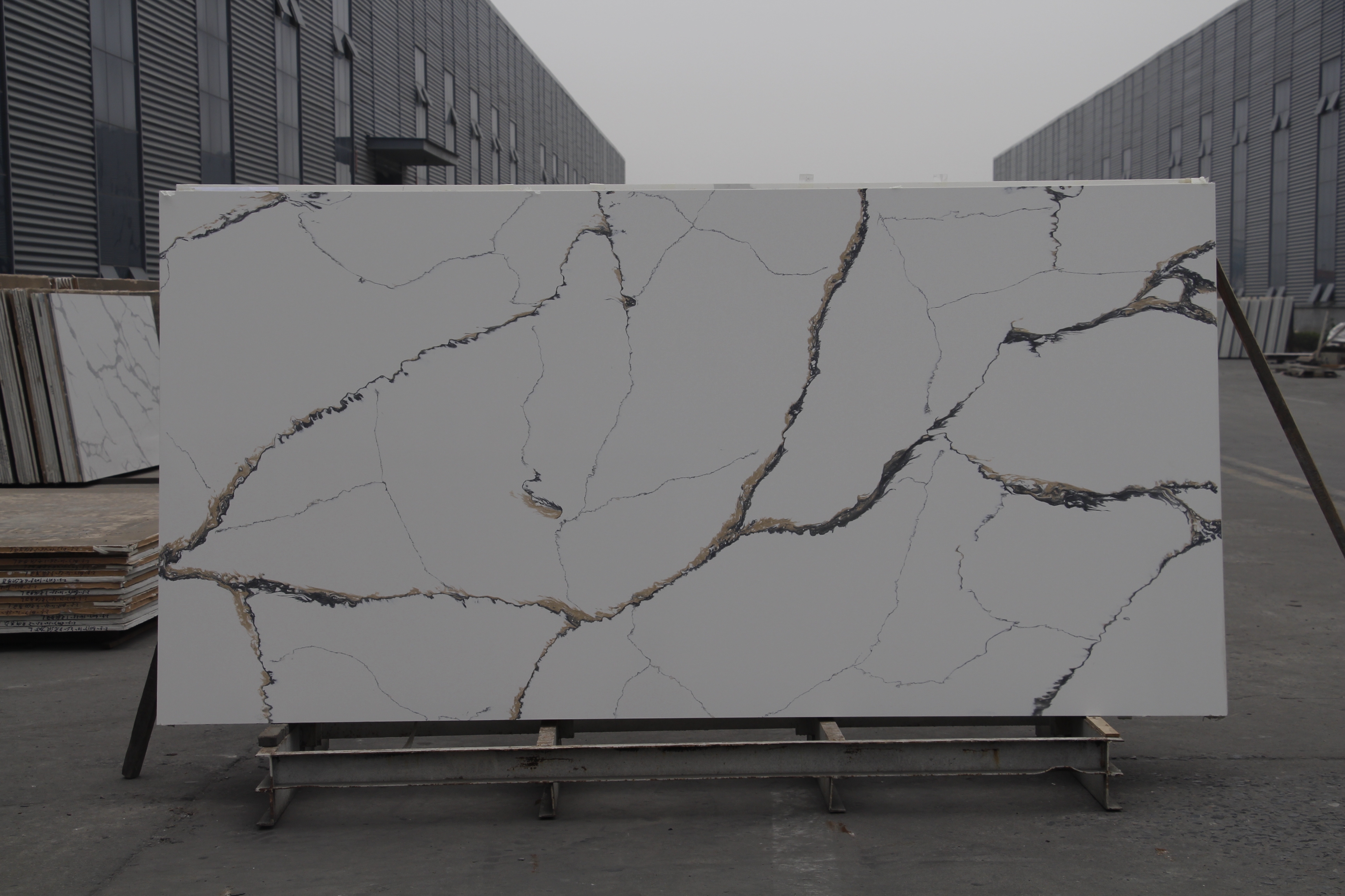 New White ine Black Vein Calacatta Quartz Dombo Yakagadzirwa muChina Artificial Marble 4023