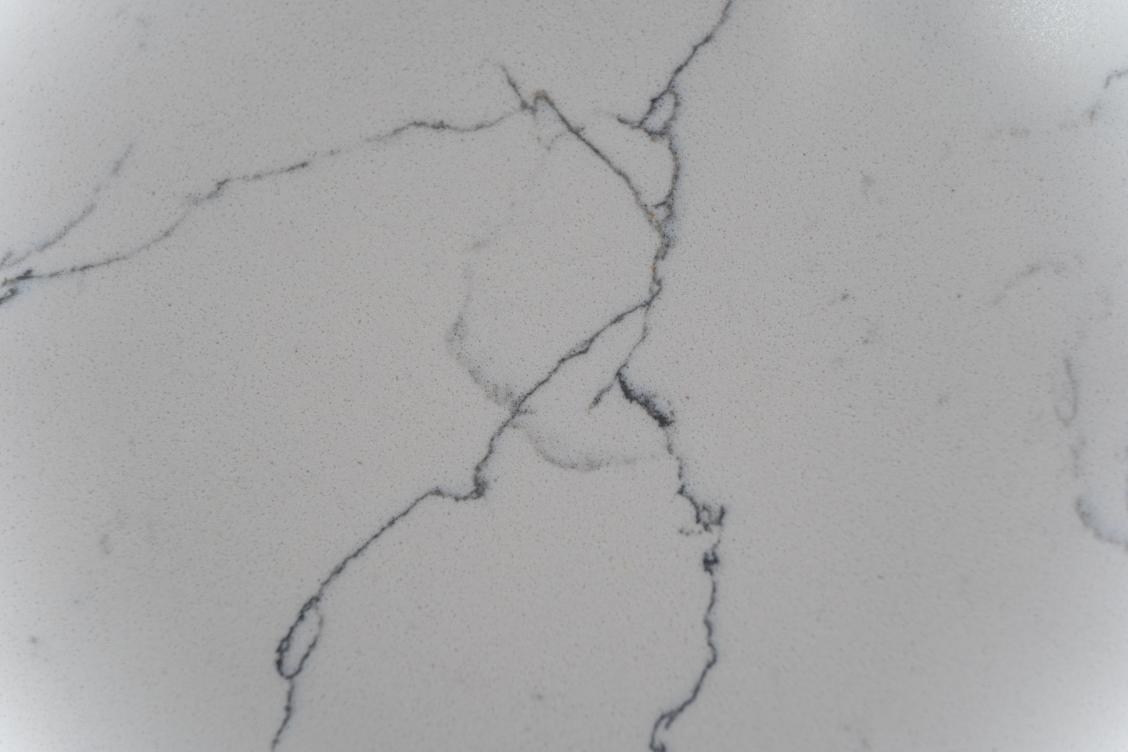 White Calacatta Quartz Stone na may itim na manipis na ugat na Marble-Look Smooth Touch 6017-2