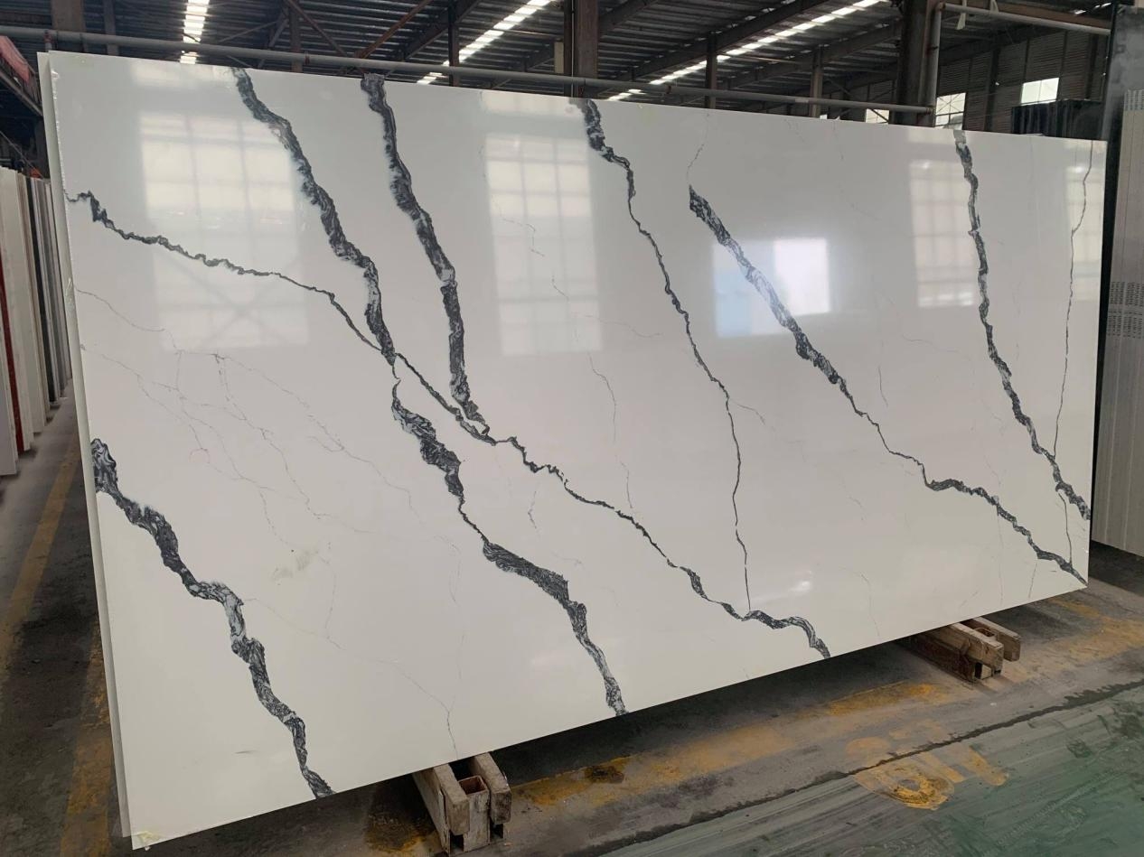 කළු නහර Calacatta Marble Touch 6216-1 සහිත සුදු පැහැති ක්වාර්ට්ස් ස්ලැබ්