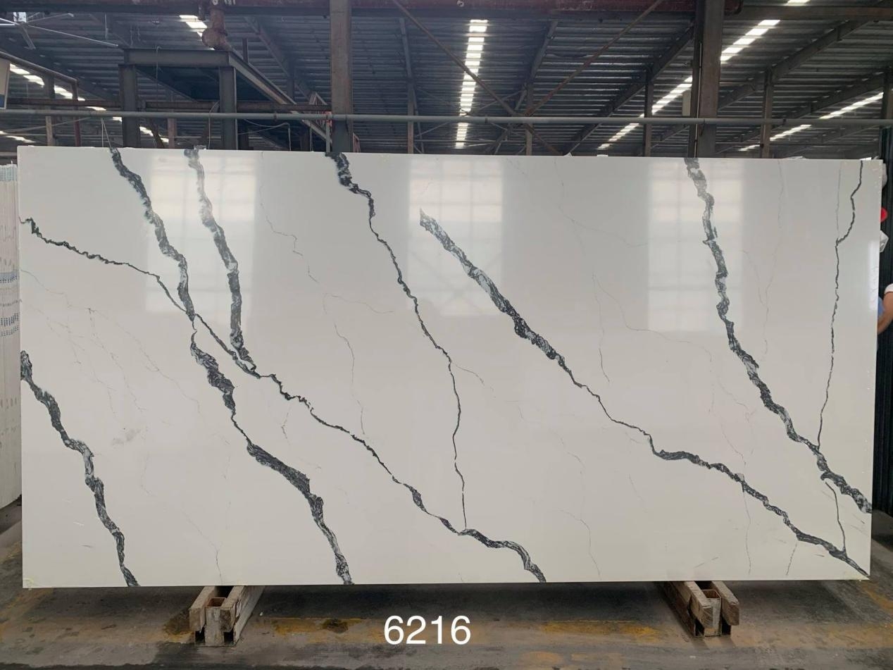 White Colored Quartz Slab yokhala ndi Black Vein Calacatta Marble Touch 6216