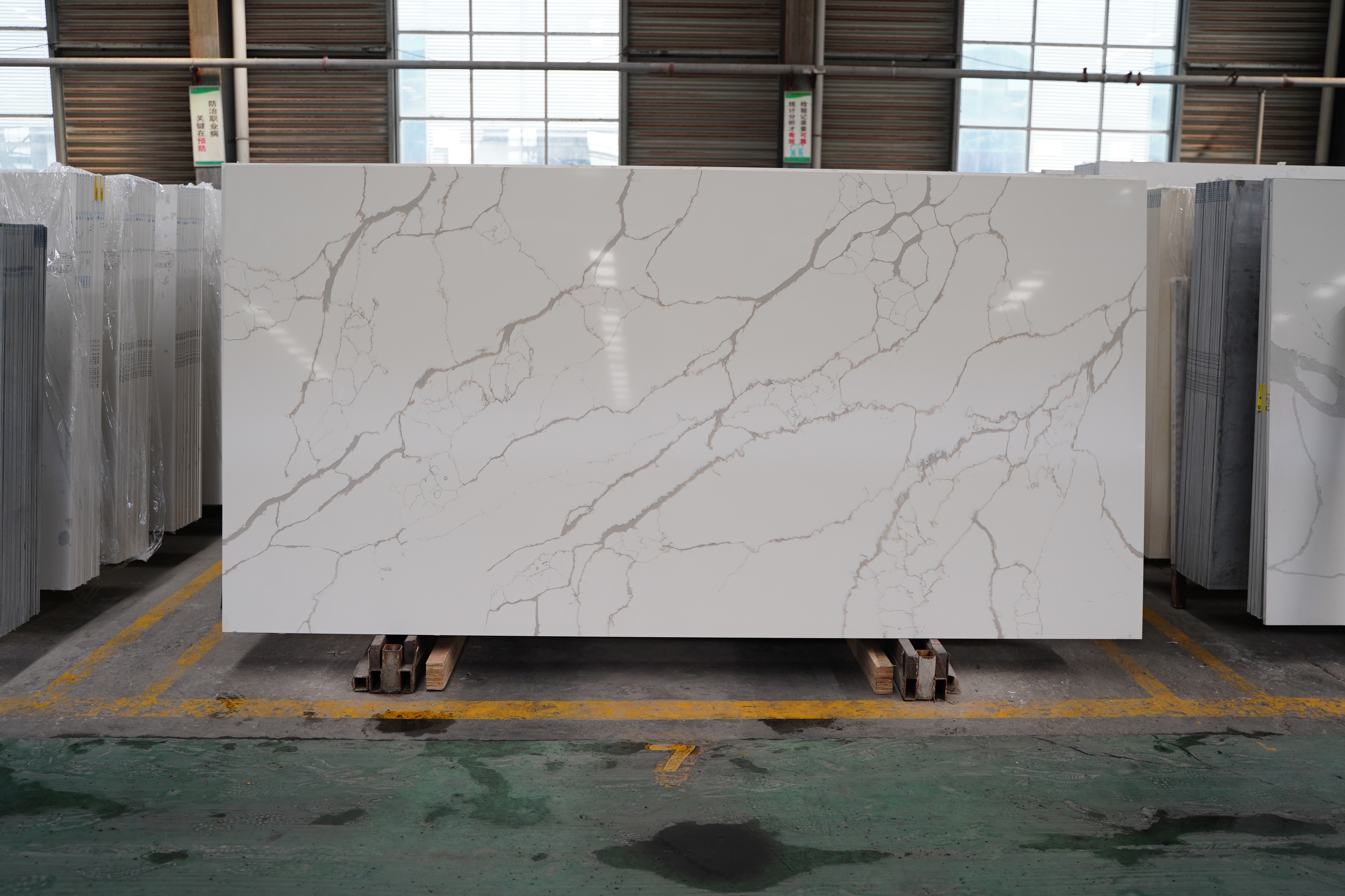 White Quartz Stone Slabs Artificial Stone Classic Calacatta 1103