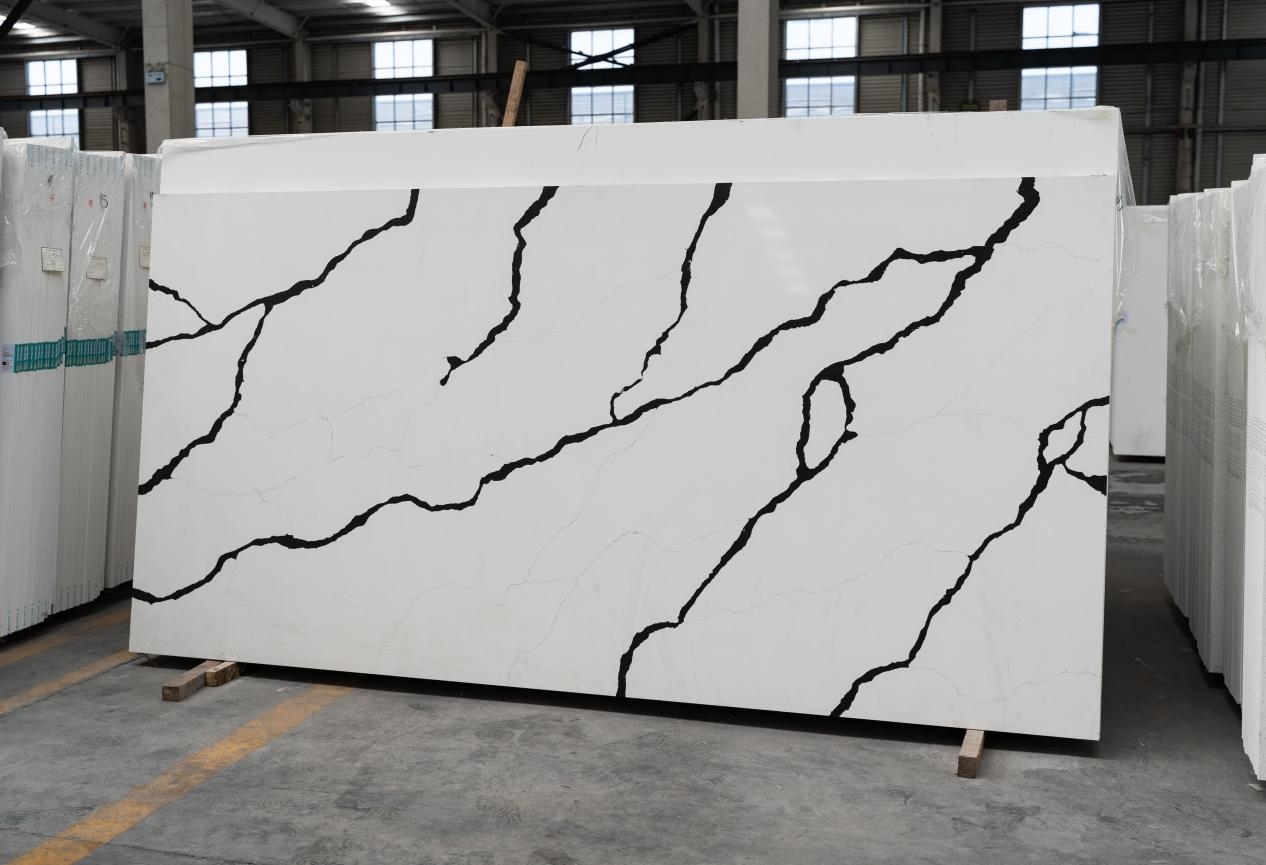 Mga White Quartz Stone Slab na may Black Vein Artificial Stone na Made in China HF6700-2