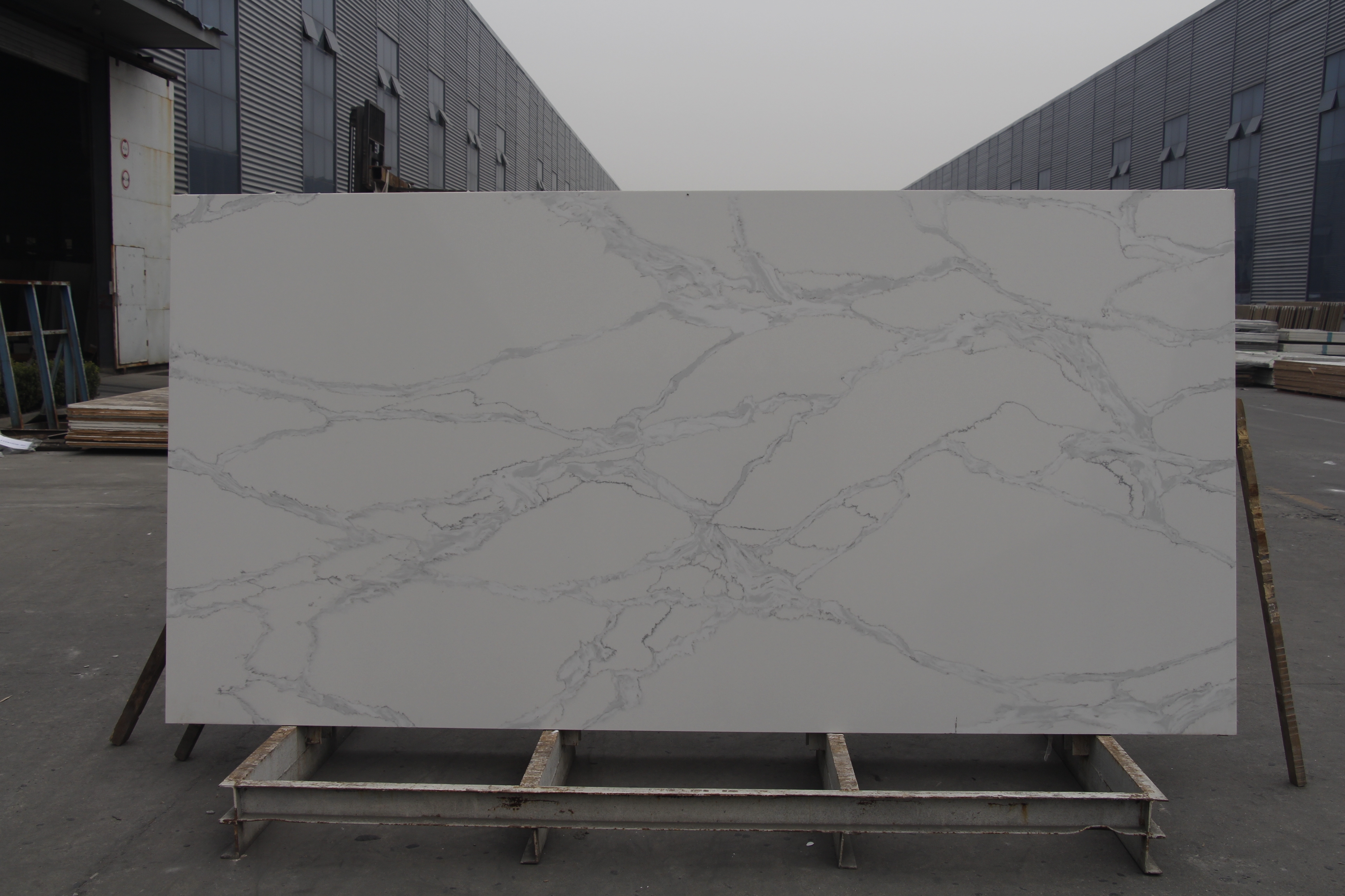 თეთრი კვარცის ქვის ფილები ვენური ხელოვნური ქვით დამზადებულია ჩინეთში 4092