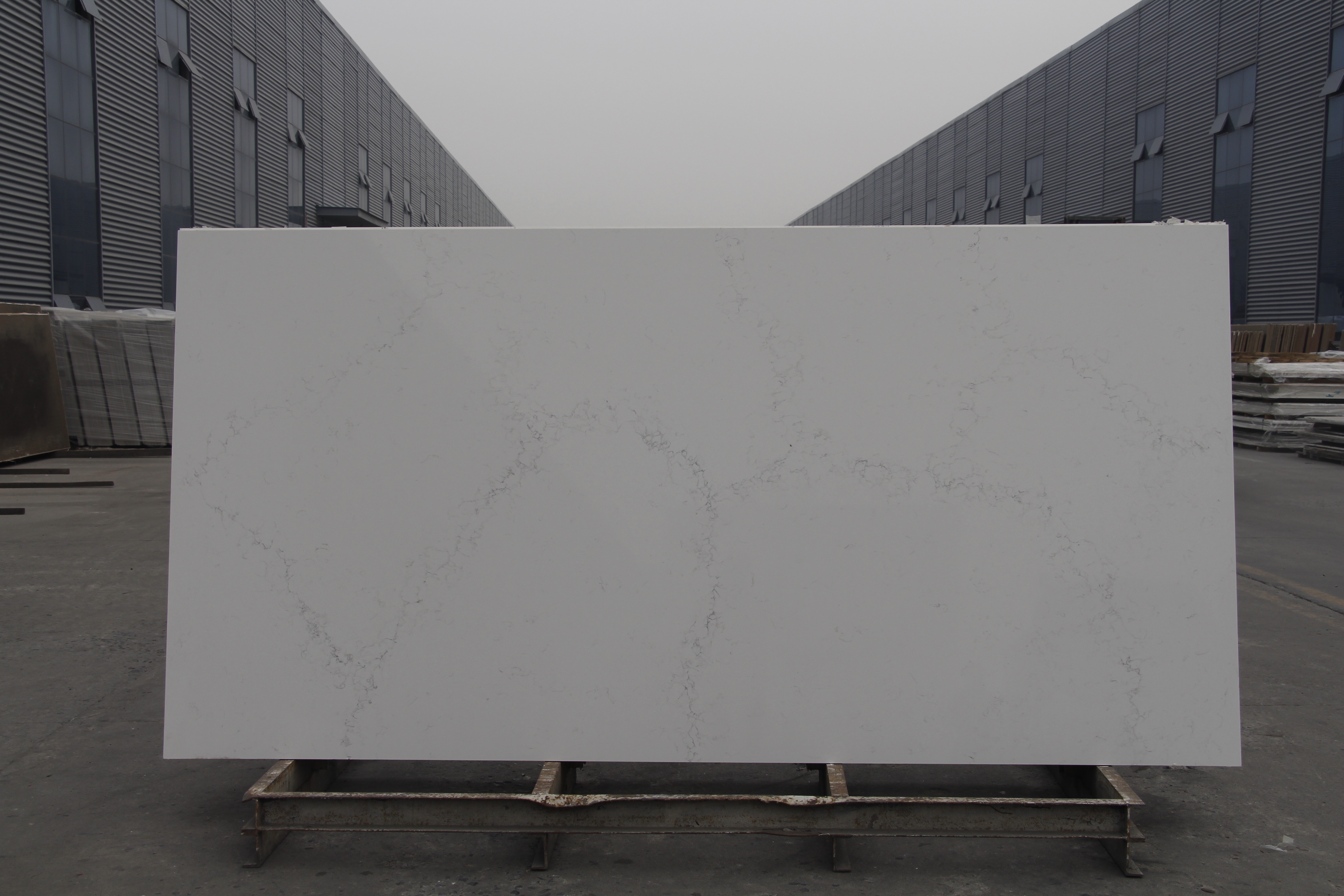 Baltas stiprus ir sunkus Calacatta akmuo su pilka gyslele Pagaminta Kinijoje Marble-Touch 6070
