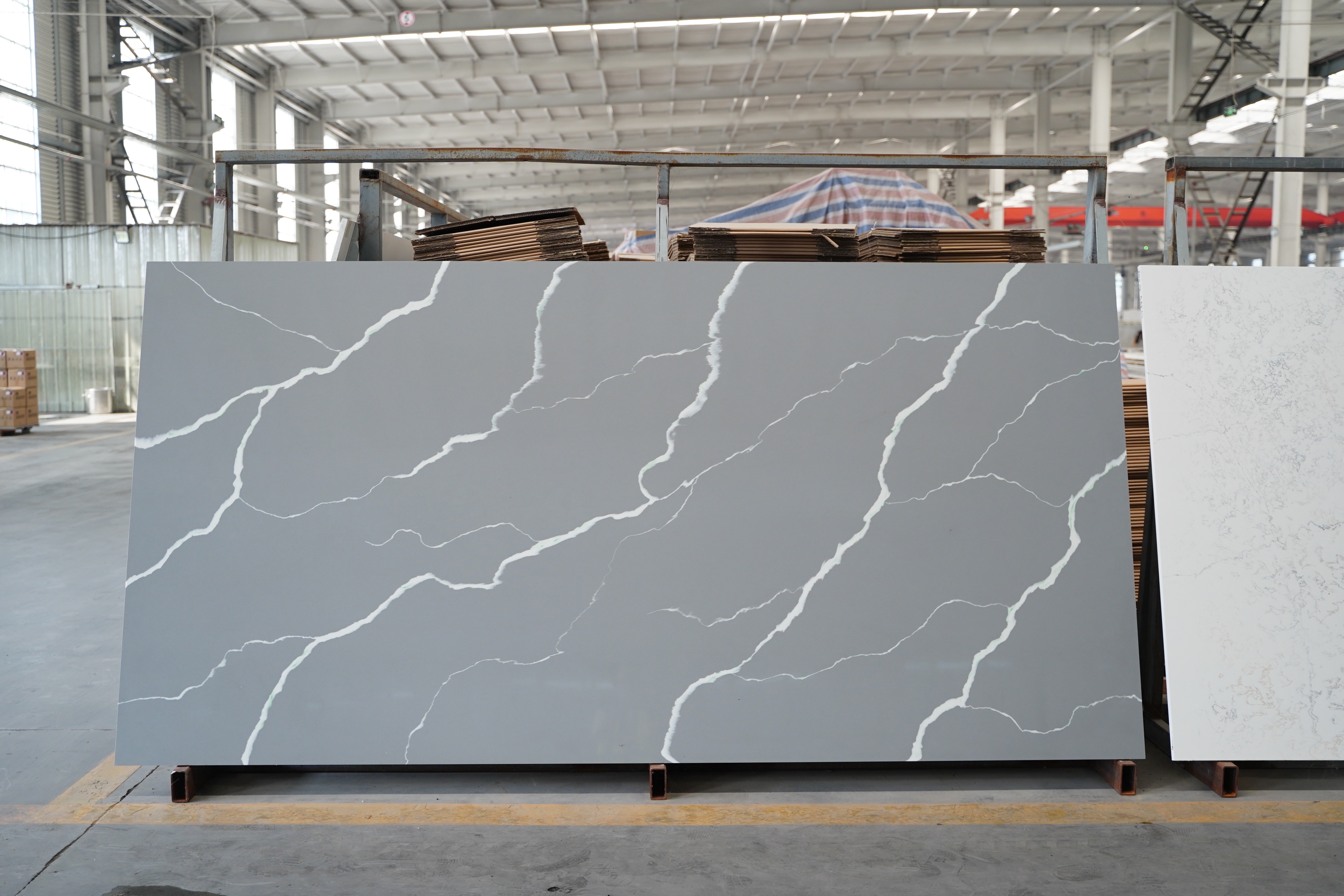 New Gray with white long vein Calacatta Quartz Stone Made in China Artificial Marble 6823