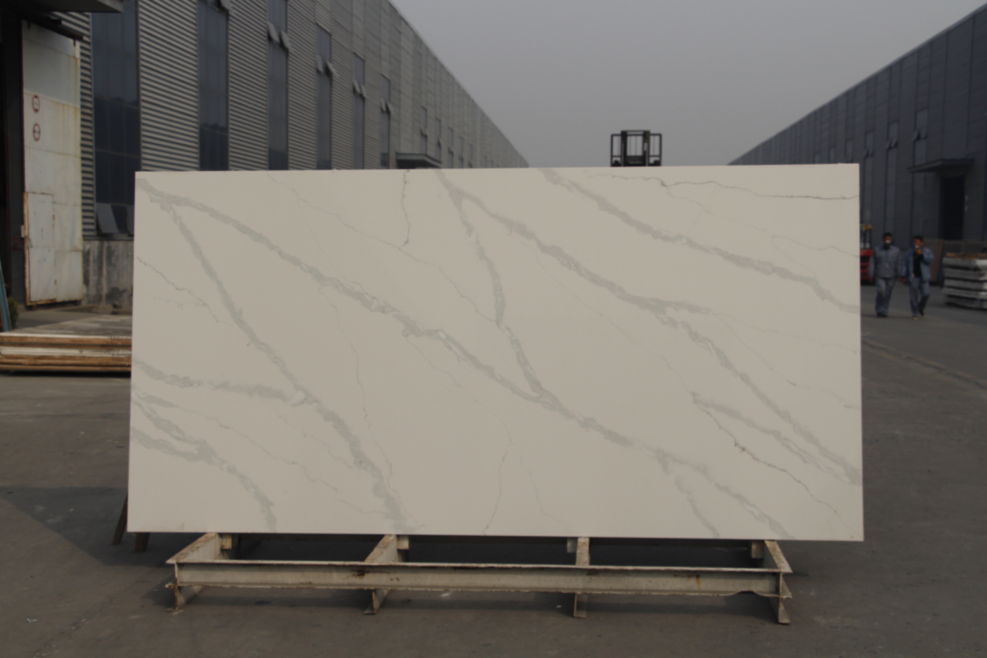 White Quartz Stone Slabs with long Vein Artificial Stone Made in China 4091